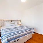 Spacious 3-bedroom In By Soulplaces Nyaraló *